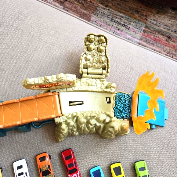 Rare, Vintage, Hot Wheels Dinosaur Track Play Set, 7 Hot Wheels Cars - Picture 3 of 9